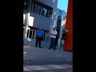 the security guard beat and kicked out the portal of the galaxy 3 shopping center from the toilet. vid-20230805-wa0054